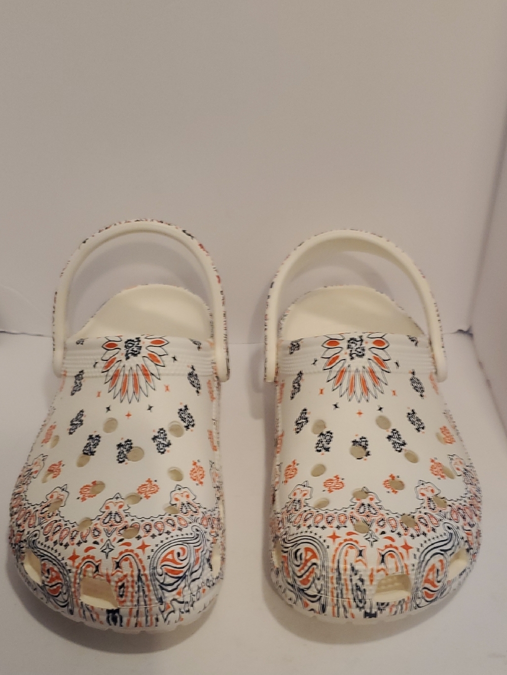 Crocs Classic Clog Graphic White Americana Paisley Print Size 9 - Picture 3 of 12